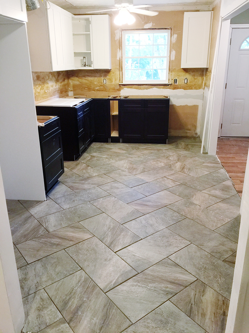 Tips To Lay A Herringbone Pattern Tile, How To Lay Tile Flooring In Kitchen