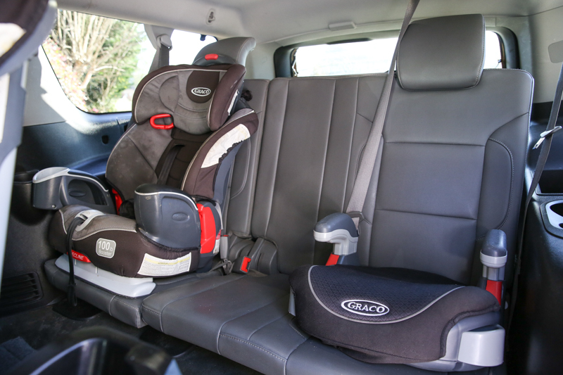 Install Cats With Multiple Children, Is It Safe To Put The Car Seat In Middle
